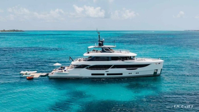 GRATEFUL new Benetti Oasis 34m - Bahamas Superyacht Charter | News | Luxury Yachts Charter