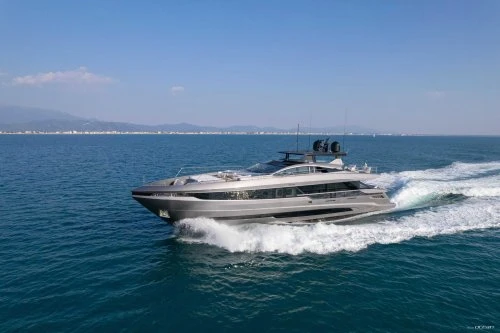 NEVER GIVE UP <b>Mangusta GranSport 33</b>