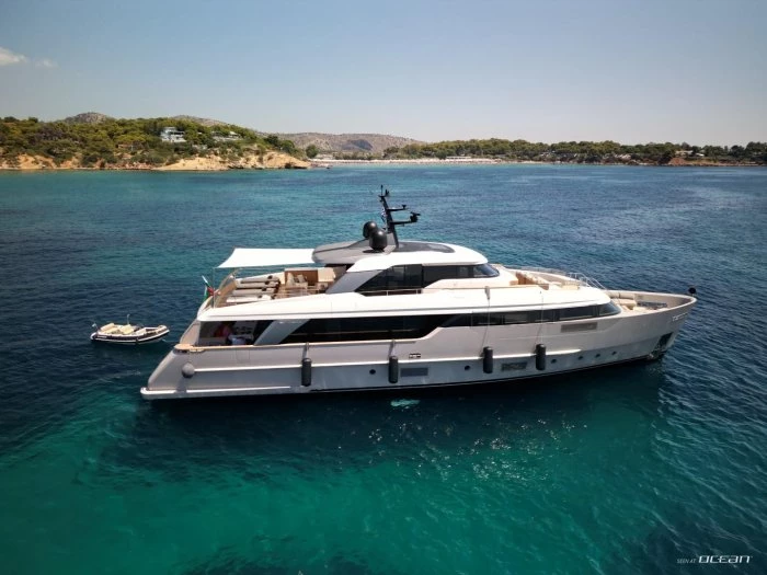 Greece Luxury Yacht Charter: New Sanlorenzo SD96 FLORI | News | Luxury Yachts Charter
