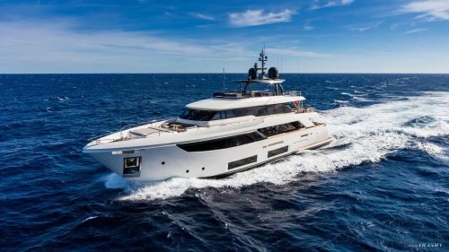 UPSTREAM <b>Custom Line Navetta 33</b>