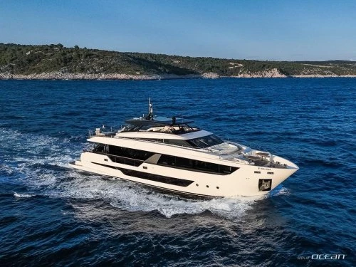 NAILU + <b>Ferretti Yachts 1000</b>